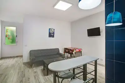 Image de Appartement de vacances 'Apartamento B Para 3 En Vecindario' avec Wi-Fi