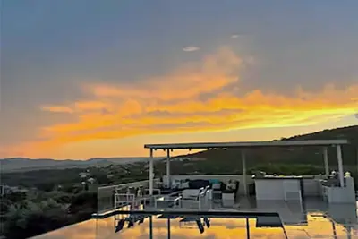Image de Villa Luxe avec piscine vue paronamique de la baie de St Tropez & plages 10mns!