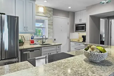 Image de Updated Two Bedroom Two Bath at White Sands Village