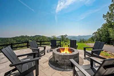Image de Gathering at the Summit ~ Heated Indoor Pool ~ Hot Tub ~ Spectacular Views!