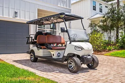 Image de Experience Summer Serenity: Luxurious 4-Bedroom Home with 6-Passenger Golf Cart