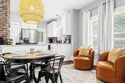 Image de Fresh, Contemporary 2br Home in Downtown Royal Oak