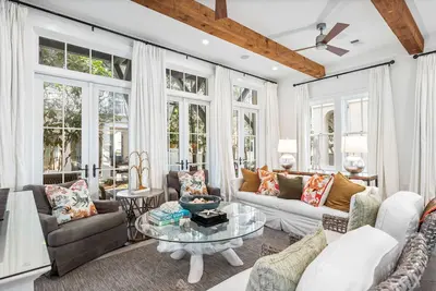 Image de Designer Cottage Next to the Heated Sky Pool and Fitness Center, with Ev Charger