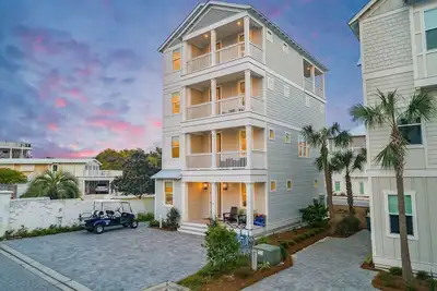 Image de 1 Minute to Beach, Heated Community Pool, Private Elevator, Game Room, Gulf View