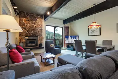 Image de Cb217 | Excellent Access to Ski Area | Pool and Hot Tub | Winter Shuttle