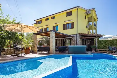Image de Villa Bucks near Poreč for 20 persons with Sea View, Whirlpool, Sauna & Fitness