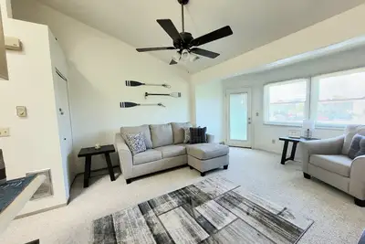 Image de Sunnie Days condo on Lake Erie. In Oak Harbor, 2 minute walk to the lake.