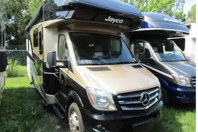 Image de Glamping with Elegant Rv Rentals!