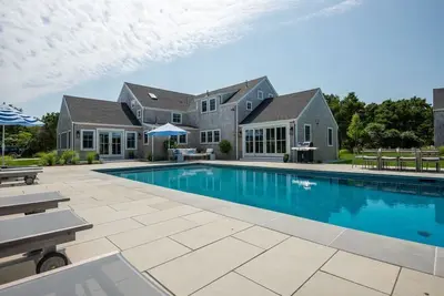 Image de 7 Bedroom Property in Surfside with Pool & Cabana, Now Available Summer 2024