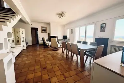 Image de Perle rare avec piscine et vue sur mer