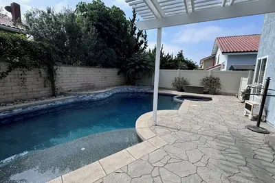 Image de Pool Home away from home near Beaches\/Disneyland and shopping! Clean and quiet.