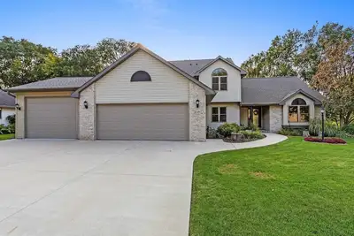 Image de Minutes to Lambeau, Quiet Running Routes, Park Nearby, Pet-Friendly Retreat!