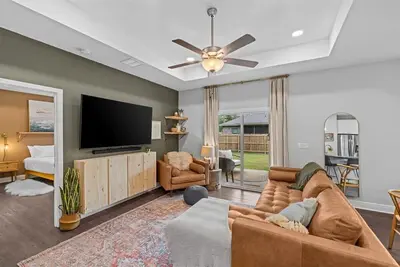 Image de Modern, New, Gulf Breeze home - Close to Boat Ramp and beaches!