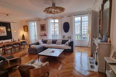 Image de Safest Area in Paris ❤ Elegant Haussmannien close to Le Marais, Metro Line 1