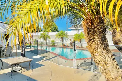 Image de Poolside Paradise Single Family 3ba Disney Home