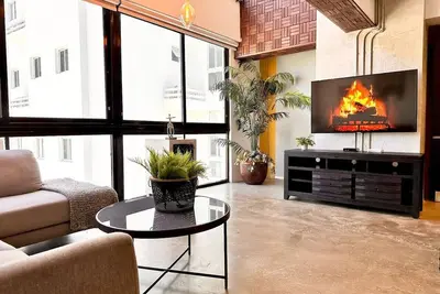 Image de Beautiful Loft Apt, Stylish Decor, in the City Center, King Size Bed, Jacuzzi. . .