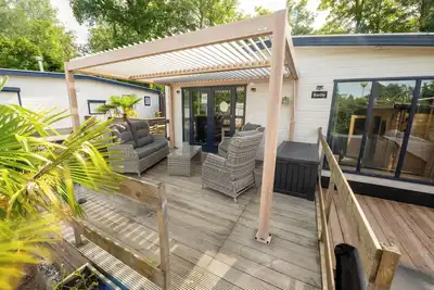 Image de 5-6 Person chalet on quiet family campsite with water sports facilities