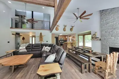 Image de Hse Nr Lk George+Saratoga Rce Trck w/Indoor HotTub