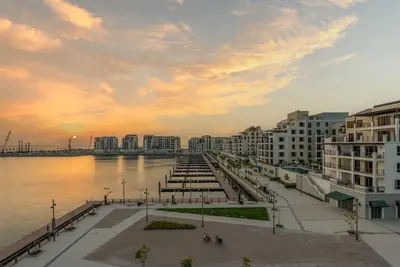 Image de Séjour Ultime / Coucher de Soleil Panoramique Vue Pleine Mer et Marina de Yacht / 3 Chambres
