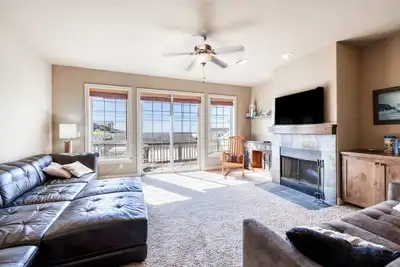 Image de Three-story condo with ocean/sunset view & game room, 500 feet to beach