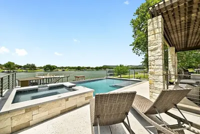 Image de Spring Time is the Best Time! Lake Lbj! Pool & Ht!