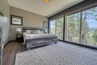 Image de New modern cabin in the woods at Lake Kookanusa and near Fernie and Kimberly