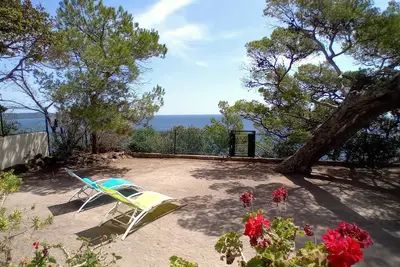 Image de Grande villa avec accès privé et direct à la mer