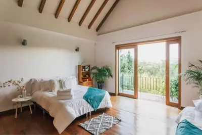 Image de Luxury, Near Airport, 4 Bd, Fast Internet, Events\n