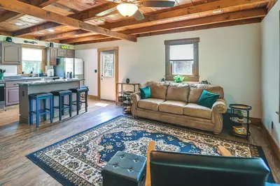 Image de Secluded Campton Cabin w/ Views & Cozy Fireplace!