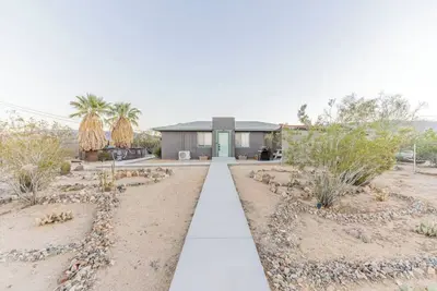 Image de New! New Moon Cactus Villa @ Joshua Tree - HotTub, FirePit, Pool, Outdoor Shower