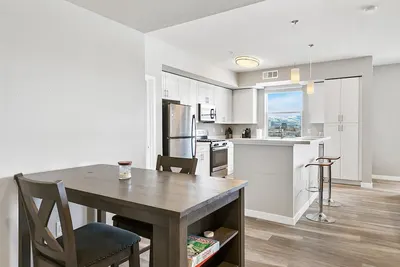 Image de Lakefront Condo w\/ Jacuzzi, Rooftop near Mall, Casino, Theater w\/ City Views