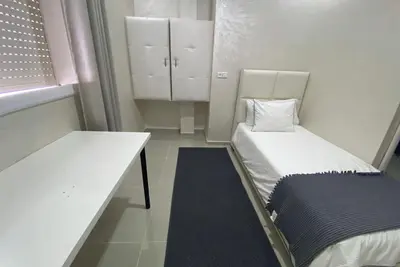 Chambre Mi, Guitar Palace