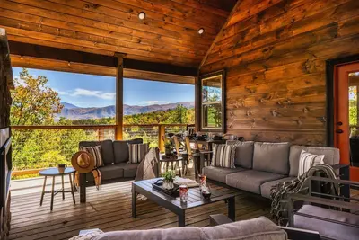 Image de Amazing Views|Indoor Pool|Hot Tub|Central to PForge and GBurg|Fast Wifi