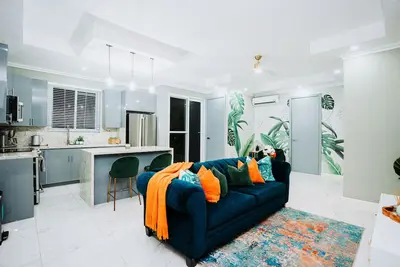 Image de \nLuxury Condo with Rooftop Pool in Kingston Jamaica