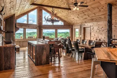 Image de Yellowstone Lodge - Pet Friendly | Mountain Views | 5 min Drive to Downtown Br