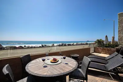 Image de Steps to the Sand | Modern Oceanfront Condo, A/C, Dog-Friendly, Walk to Pier