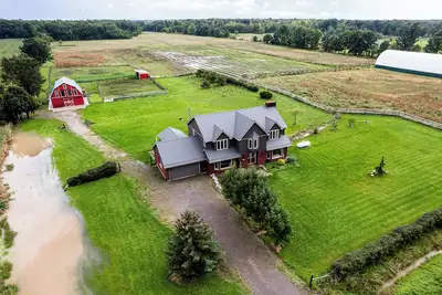 Image de Massive Farm house near Niagara Falls