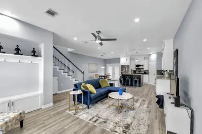 Image de Stylish Home 10 minutes from Downtown