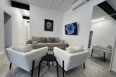 Image de West Hub. Private Infrared Sauna only 3km to city & more! New reno, loft style!