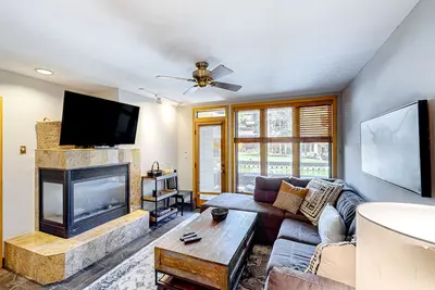 Image de 1st-floor condo with 4 heated pools, 10 hot tubs, gym, tennis, sauna, Bbq area