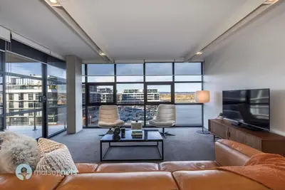 Image de Large Modern 2 Bdrm Apt, Water Views, 2x Car Spots
