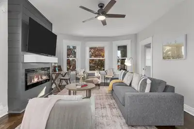Image de Renovated 5br/4ba Home Near Country Club Plaza | Ideal for Families & Groups