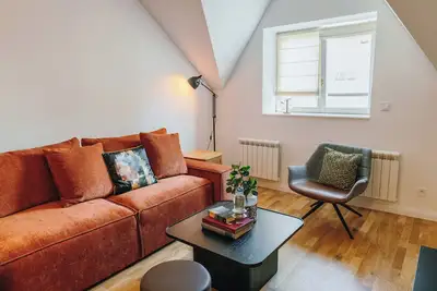 Image de Beautiful top-floor apartment at Jecna st
