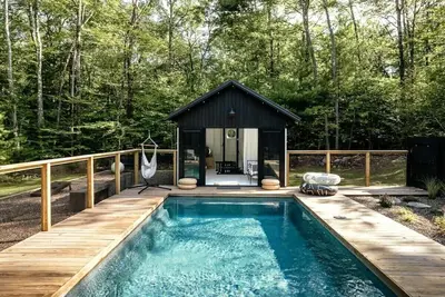 Image de Spirit Cabin: Lakefront w\/Pool-Sauna-Cold Plunge