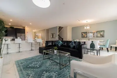 Image de Beautiful 8 Bed Pool Hom Spa and Game Room-8830ic