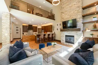 Image de Stunning Views, Private Hot Tub, Close to Gondola!