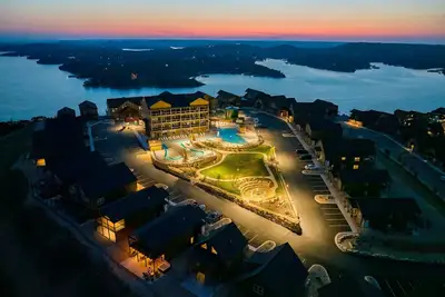 Image de Pools! Lazy River! Hot Tub, Fire Pit, Game Room, Milkshake Bar!
