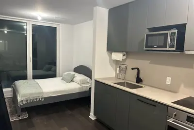 Image de Urban Elegance: Downtown Montreal's Premier Studio