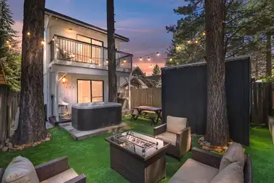 Image de Modern Grizzly Basin W/Spa Fenced Yard