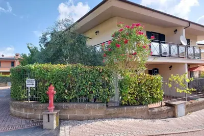Image de Villa footsteps from the eternal city in a quaint countryside with all amenities